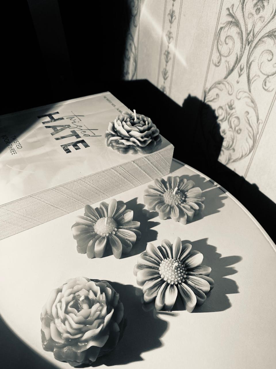 DAISY CANDLE